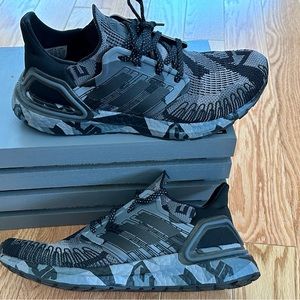 Like New Adidas ultra-boost 20. Unisex shoe men’s 7/ women’s 8.